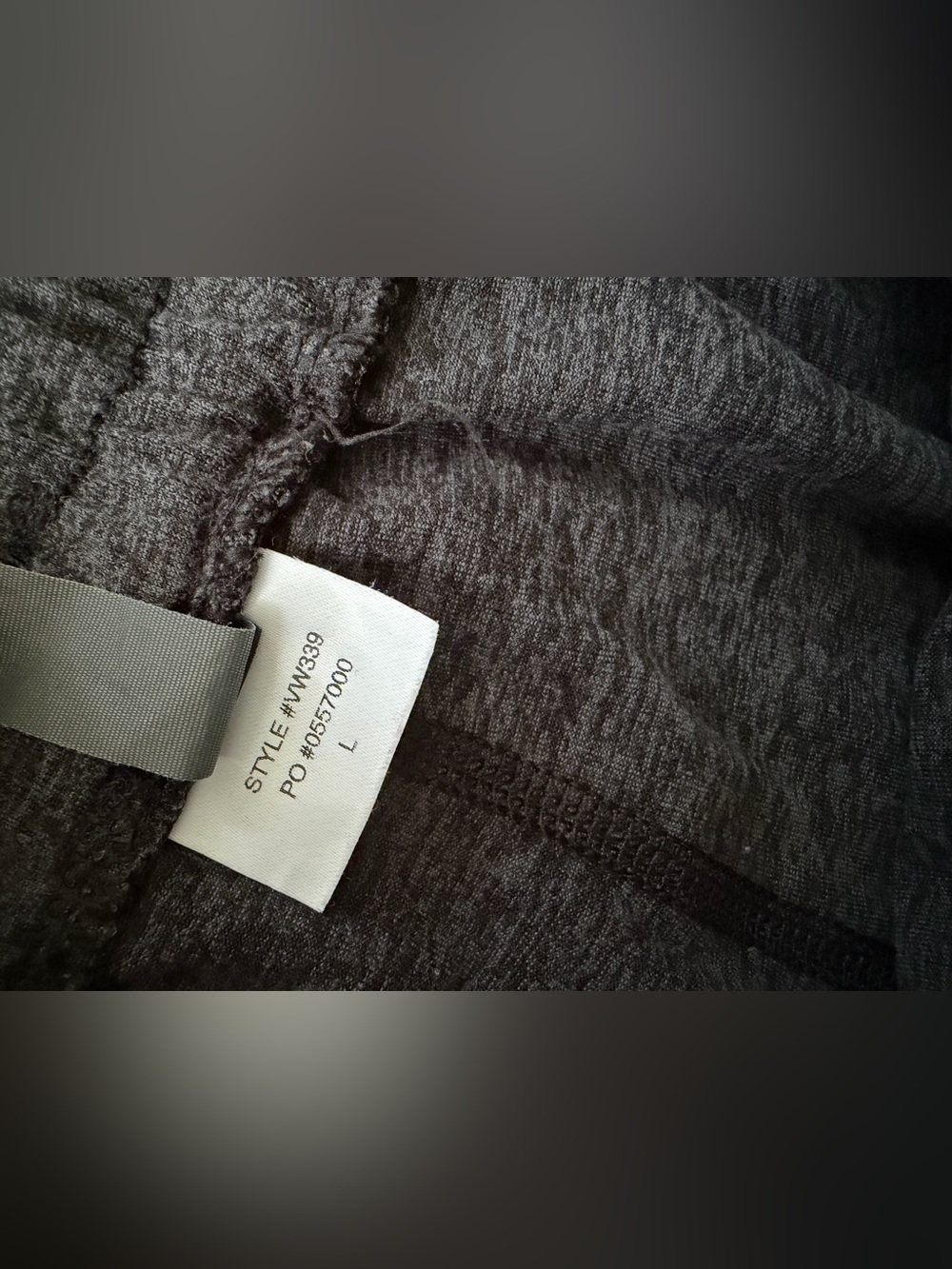 NWOT*Vuori Women‘s Halo Performance Short - size L - Heather Grey - Picture 4 of 5
